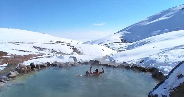 آب گرم یئدی بلوک سردابه استخری در دل طبیعت