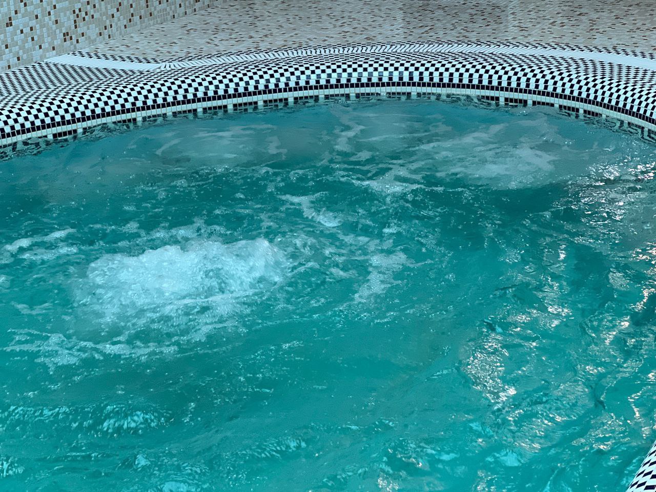 استخر خانوادگی المپیک