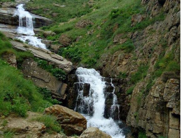 دشت و آبشار دریوک