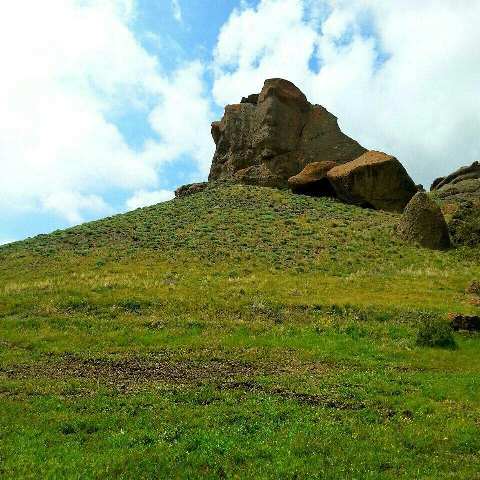 پیکره سنگی بابا داوود عنبران