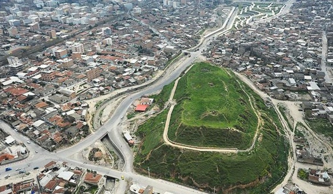 تپه قلعه خندان