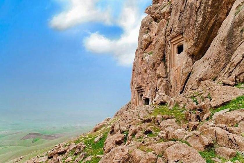 گور دخمه اسحاق وند