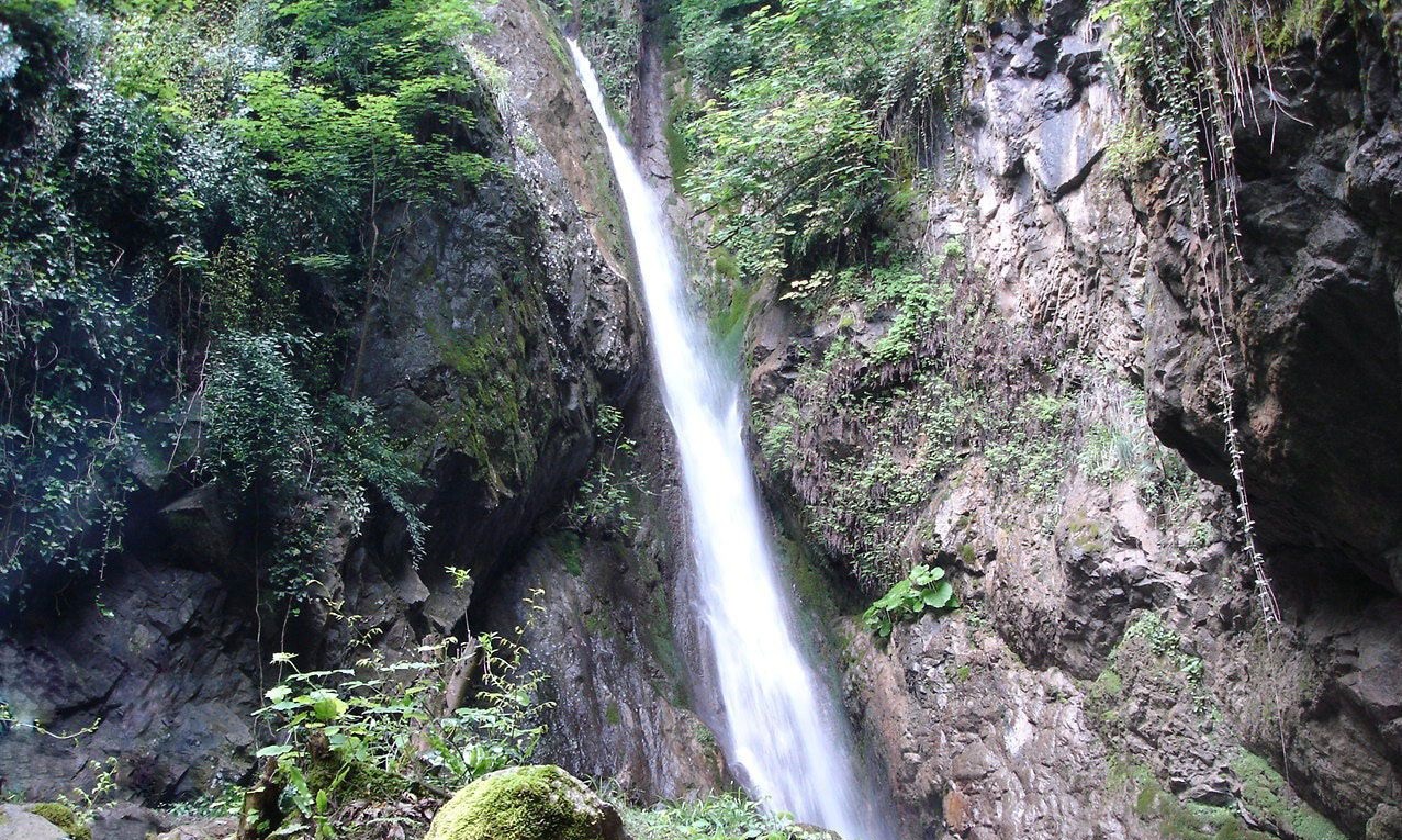 آبشار سرخه کمر