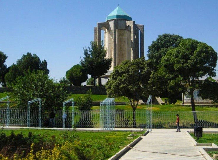 آرامگاه باباطاهر