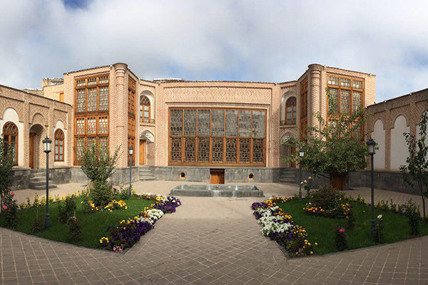 خانه باغ تاریخی شاکر