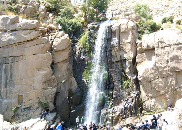 آبشار گنج نامه