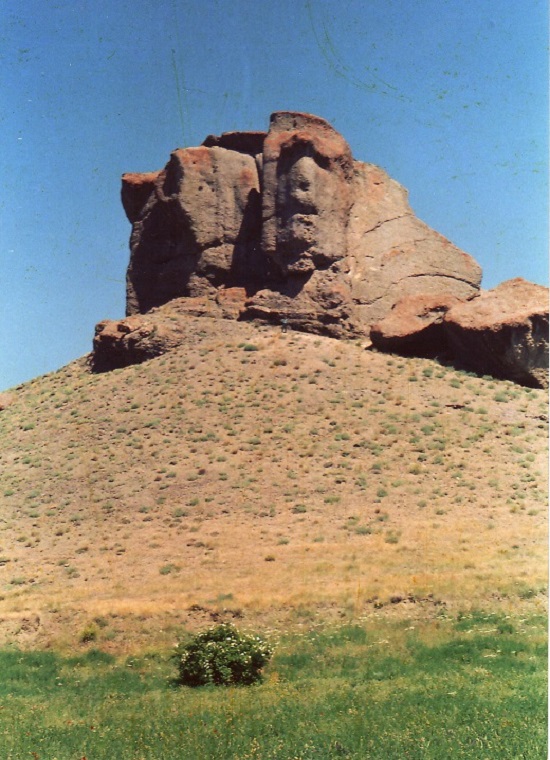 پیکره سنگی بابا داوود عنبران