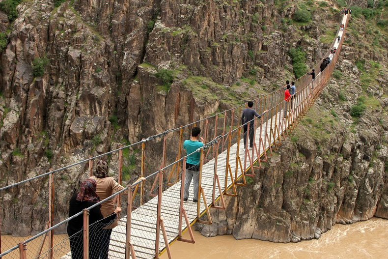 پل معلق پیر تقی