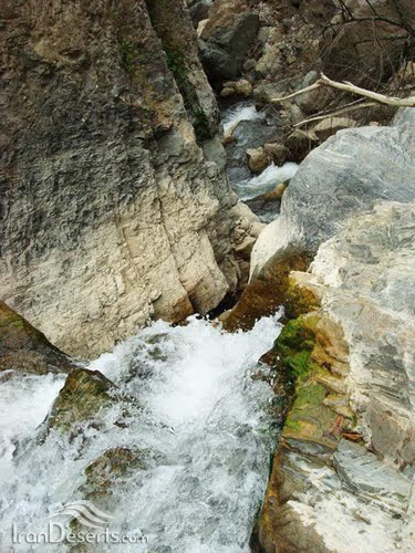 آبشار لار چشمه