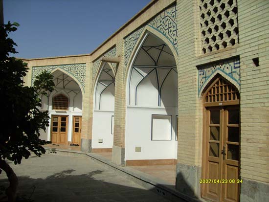 مدرسه میرزا حسین اصفهان