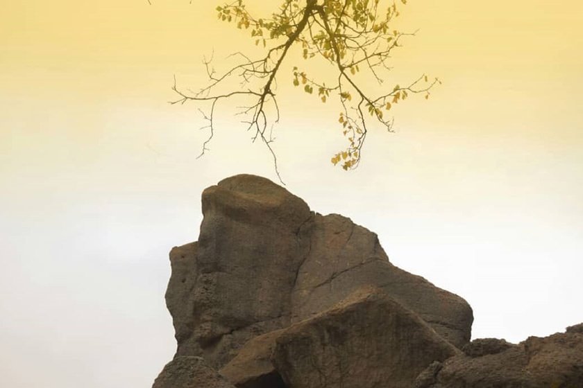 پیکره سنگی بابا داوود عنبران