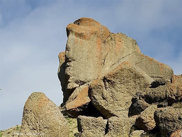 پیکره سنگی بابا داوود عنبران