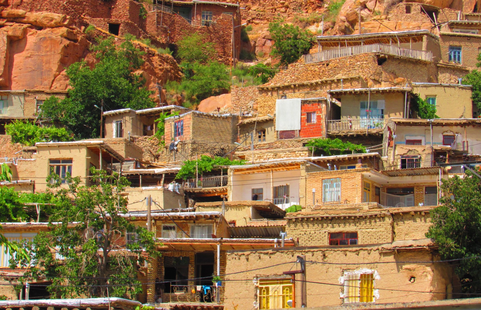 دره و چشمه هینورد