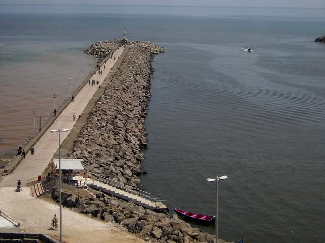 موج شکن انزلی