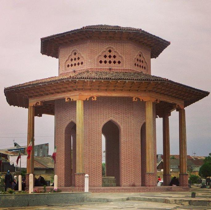 آرامگاه میرزا کوچک خان جنگلی