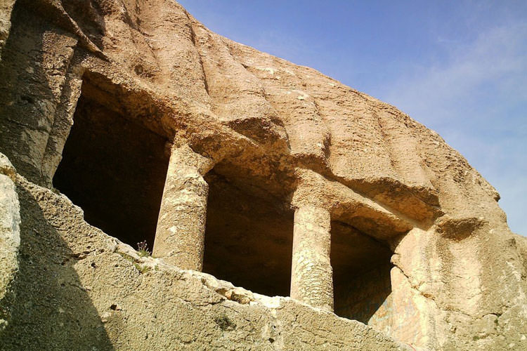 گور دخمه دکان داوود