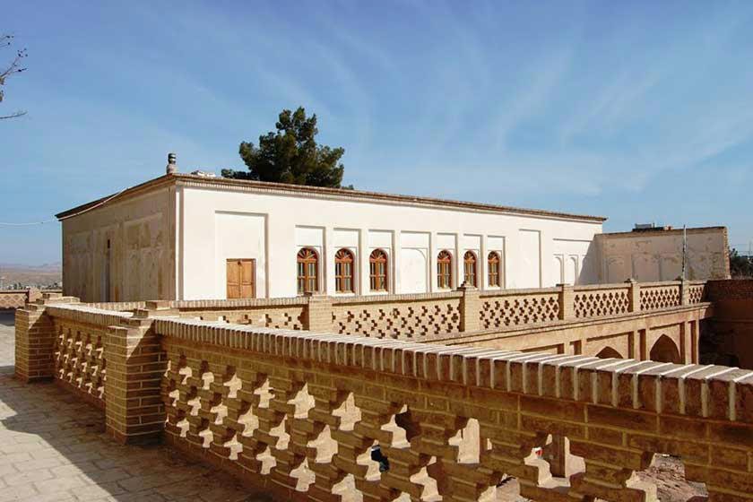 باغ و موزه اکبریه