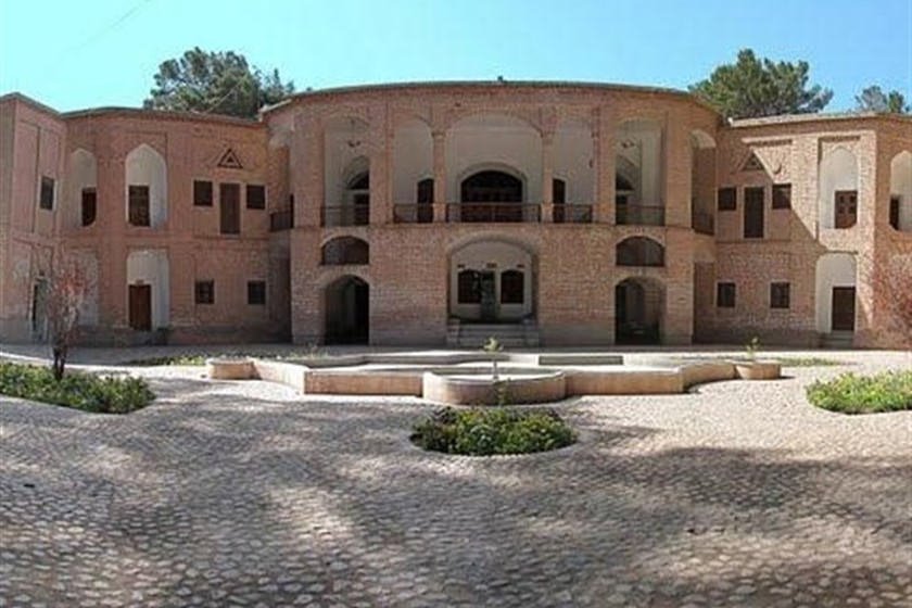 باغ و موزه اکبریه